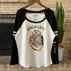 NWT Torrid Harry Potter Hogwarts Graphic Long Sleeve Raglan Shirt Size 2